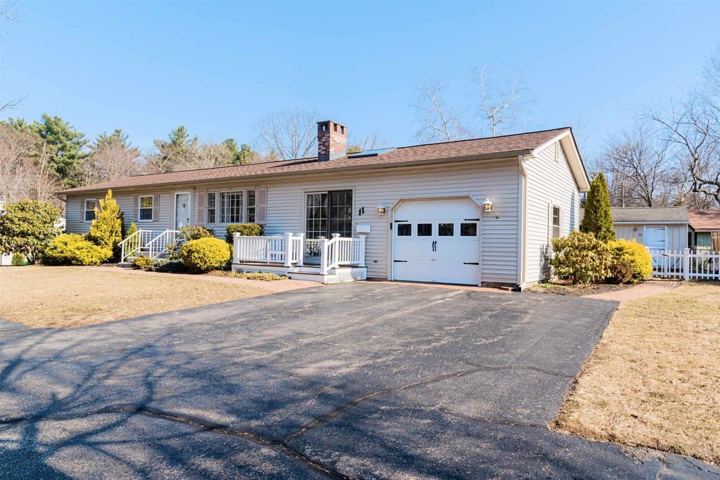 3 bedroom house for sale at 11 Suzanne Dr Portsmouth 03801 - $595,000