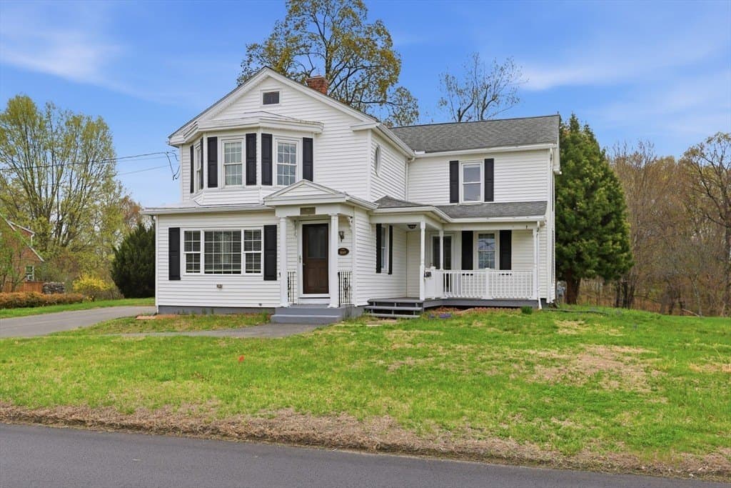 4 bedroom house for sale at 88 South St Agawam Town - $379,900