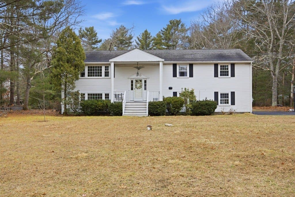 4 bedroom house for sale at 5 Constitution Dr Plymouth 02360 - $650,000