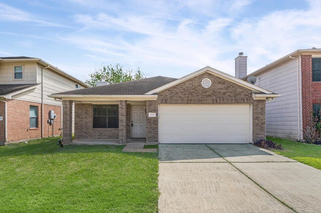 3 bedroom house for sale at 2742 Villa Del St Sugar Land 77498 - $267,000