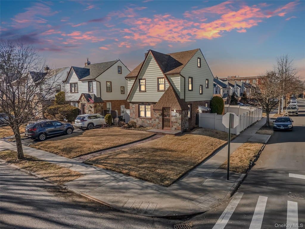 3 bedroom house for sale at 248-21 87th Ave Bellerose - $929,000