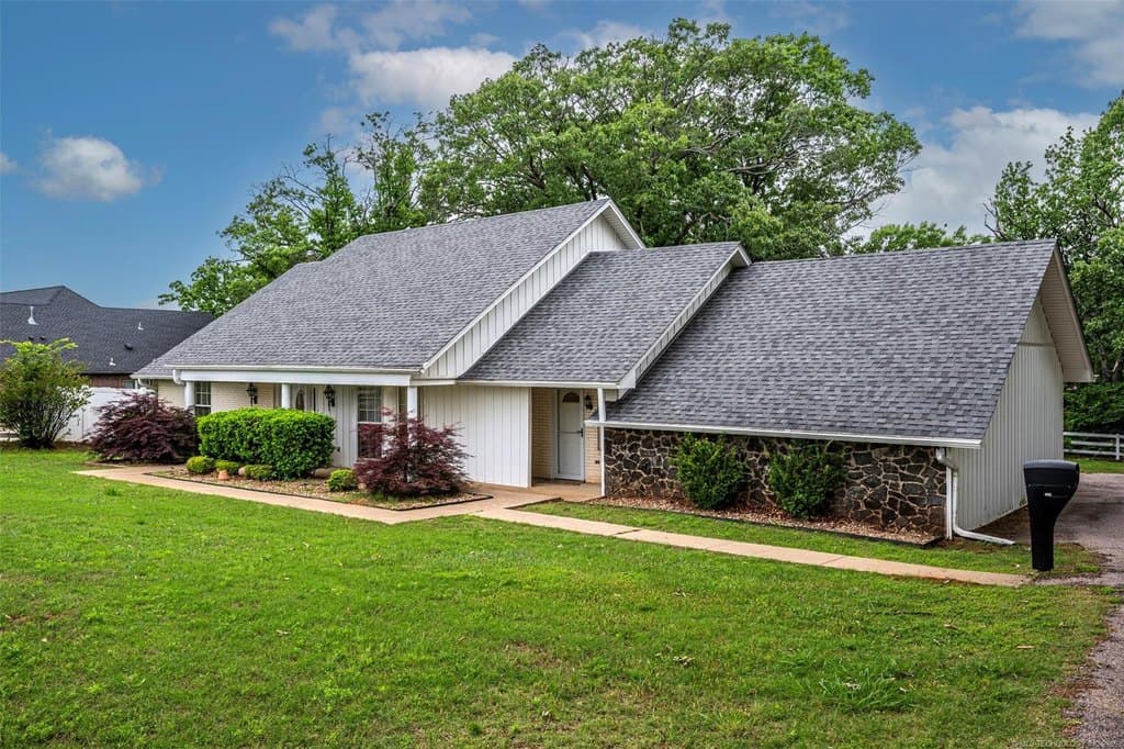 4 bedroom house for sale at 1403 S Monte Vista St Ada - $339,500