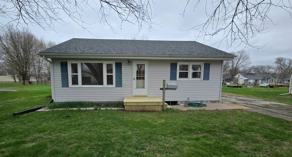 2 bedroom house for sale at 101 W Givens St Abingdon - $92,500