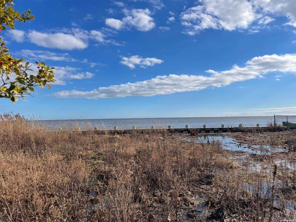 land for sale at 4 Grandview Dr Blue Point - $499,900
