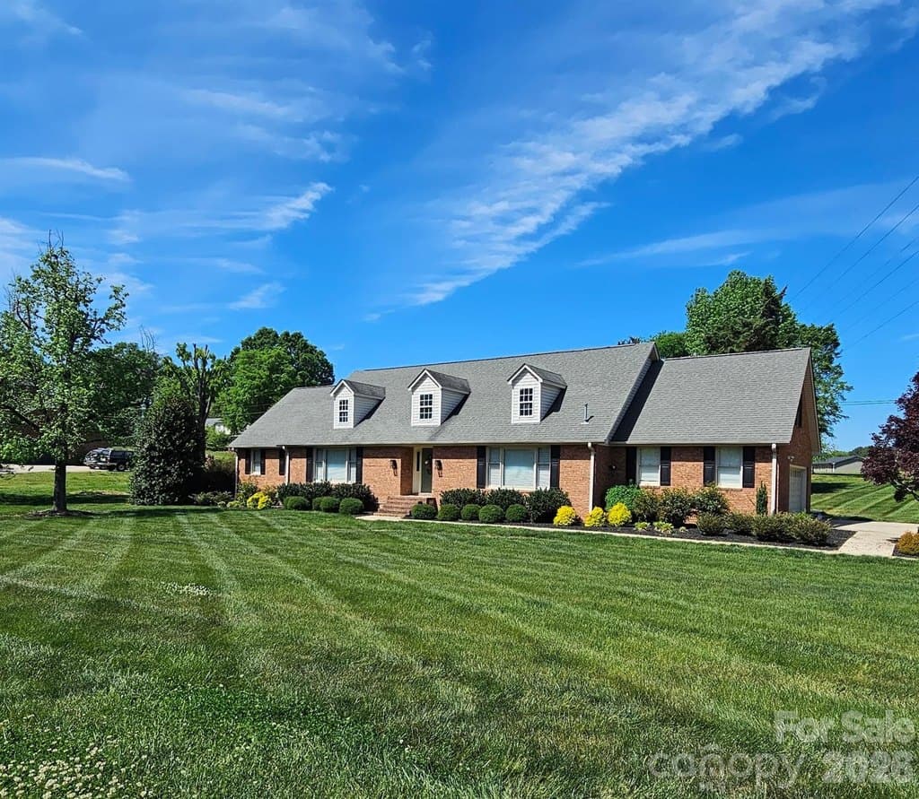 5 bedroom house for sale at 1121 Smith St Albemarle - $615,000