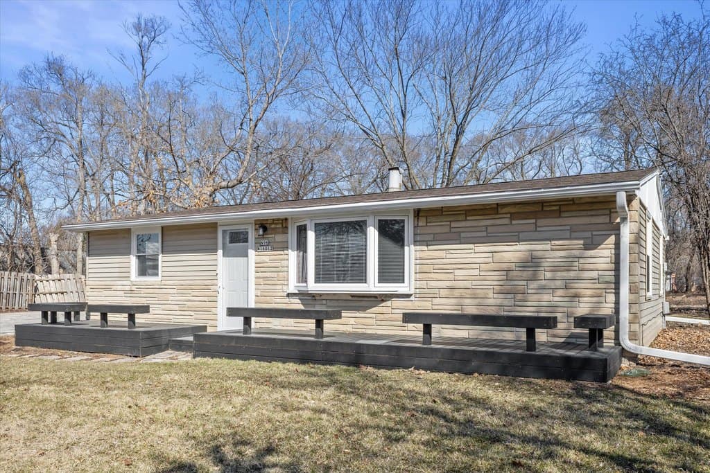 2 bedroom house for sale at N96W16012 County Line Rd Germantown 53022 - $219,900
