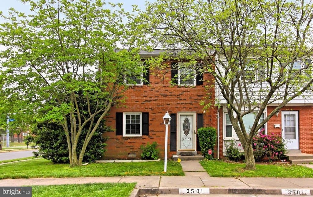 3 bedroom townhouse for sale at 3501 Beale Ct Dale City 22193 - $375,000