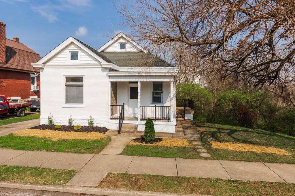3 bedroom house for sale at 326 E 33rd St Covington 41015 - $235,000