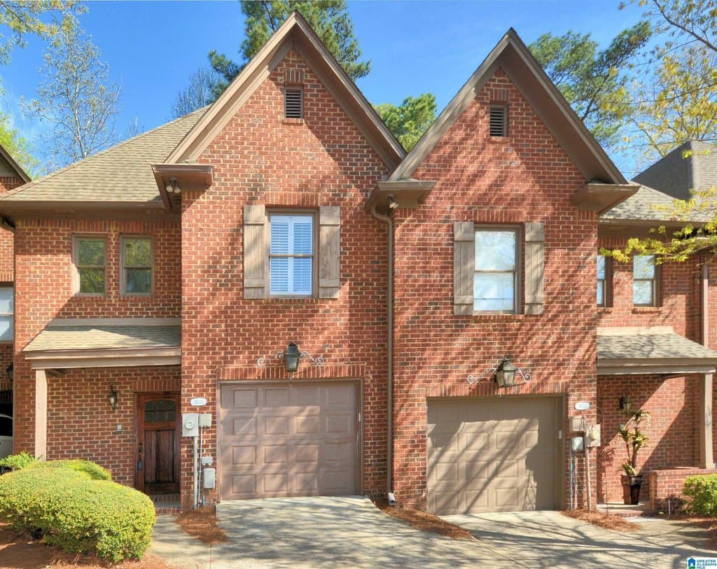4 bedroom townhouse for sale at 3833 Kinross Pl Hoover 35216 - $329,900