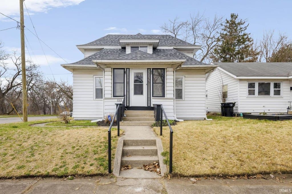 3 bedroom house for sale at 1123 S 21st St South Bend - $189,900