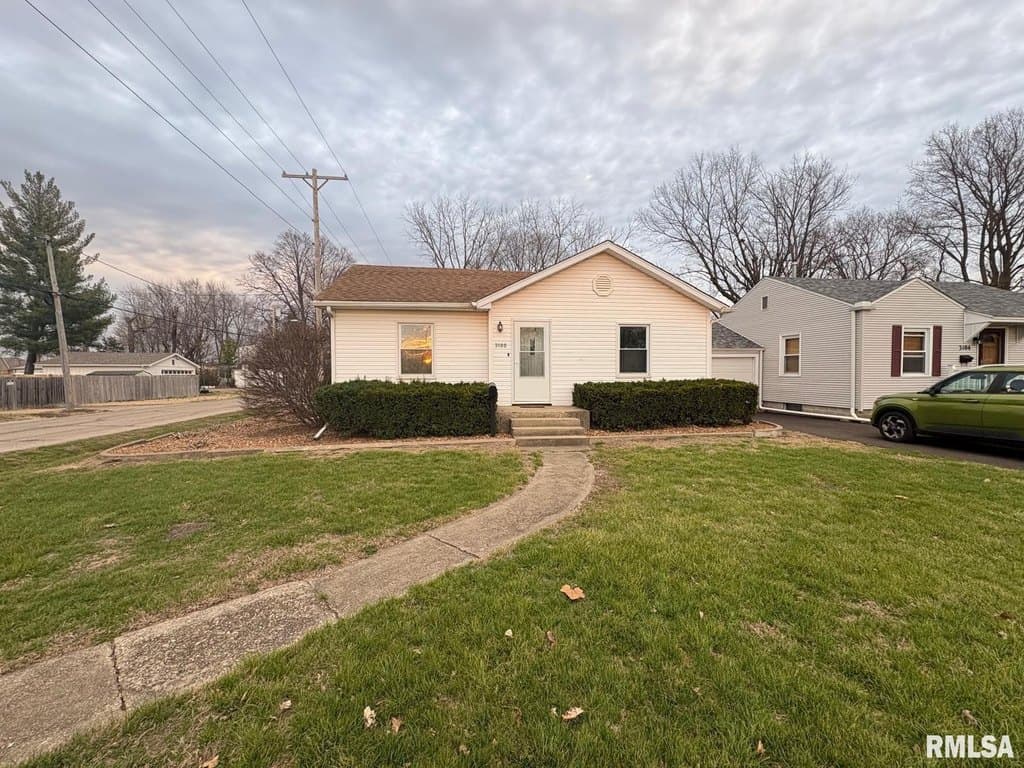 4 bedroom house for sale at 3100 S 5th St Springfield - $179,900