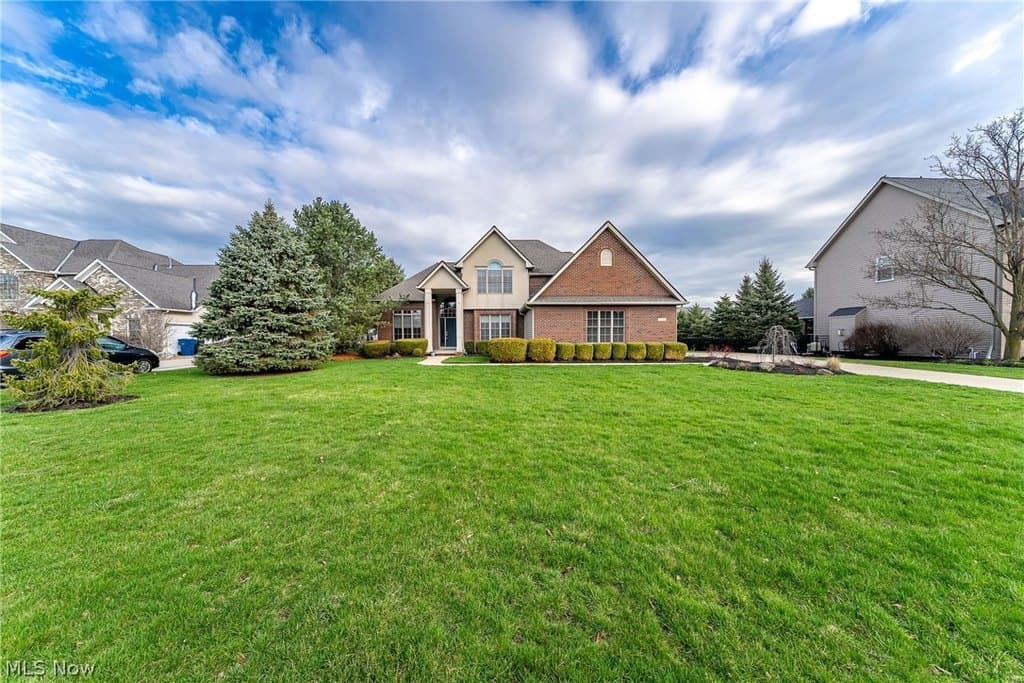 4 bedroom house for sale at 35914 Hanamar Dr Avon 44011 - $574,900