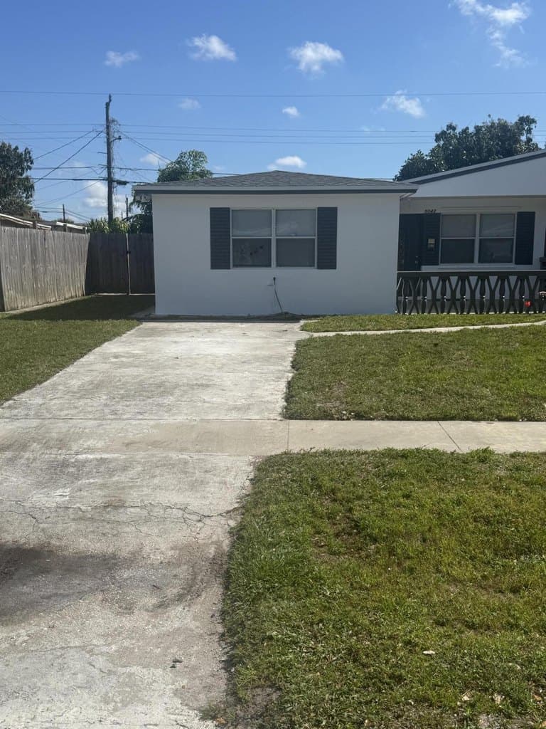 2 bedroom house for sale at 5042 Eadie Pl West Palm Beach - $269,999