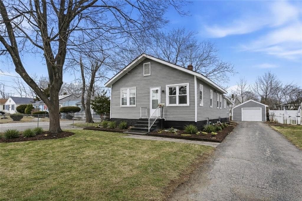 3 bedroom house for sale at 79 Bellevue Ave Warwick 02888 - $375,000