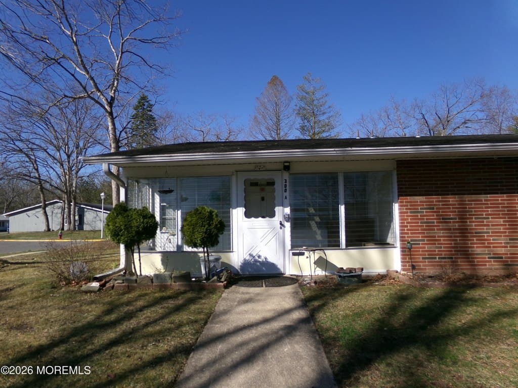 2 bedroom condo for sale at 300A W Malvern Ct Unit A Lakewood 08701 - $150,000