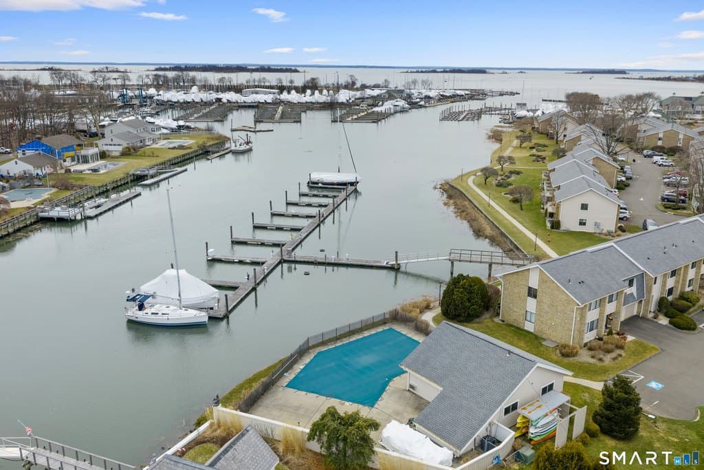 3 bedroom townhouse for sale at 199 Gregory Blvd Apt C2 Norwalk 06855 - $899,000