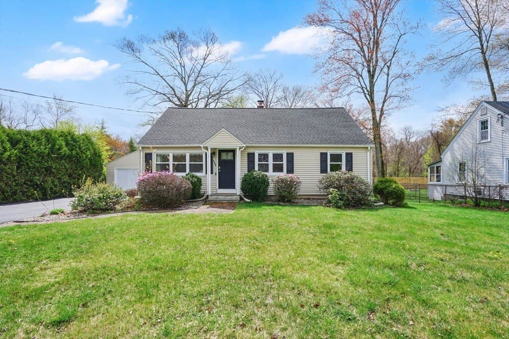5 bedroom house for sale at 208 School St Agawam Town - $420,000