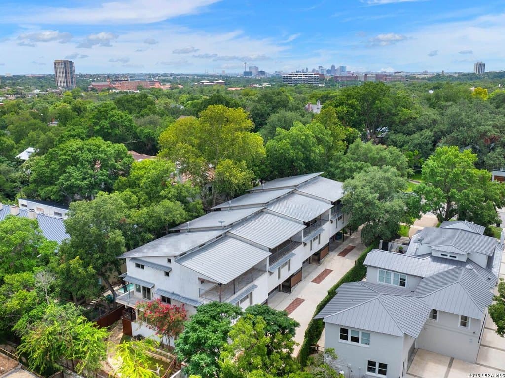 4 bedroom condo for sale at 305 Joliet Ave Apt C Alamo Heights - $775,000
