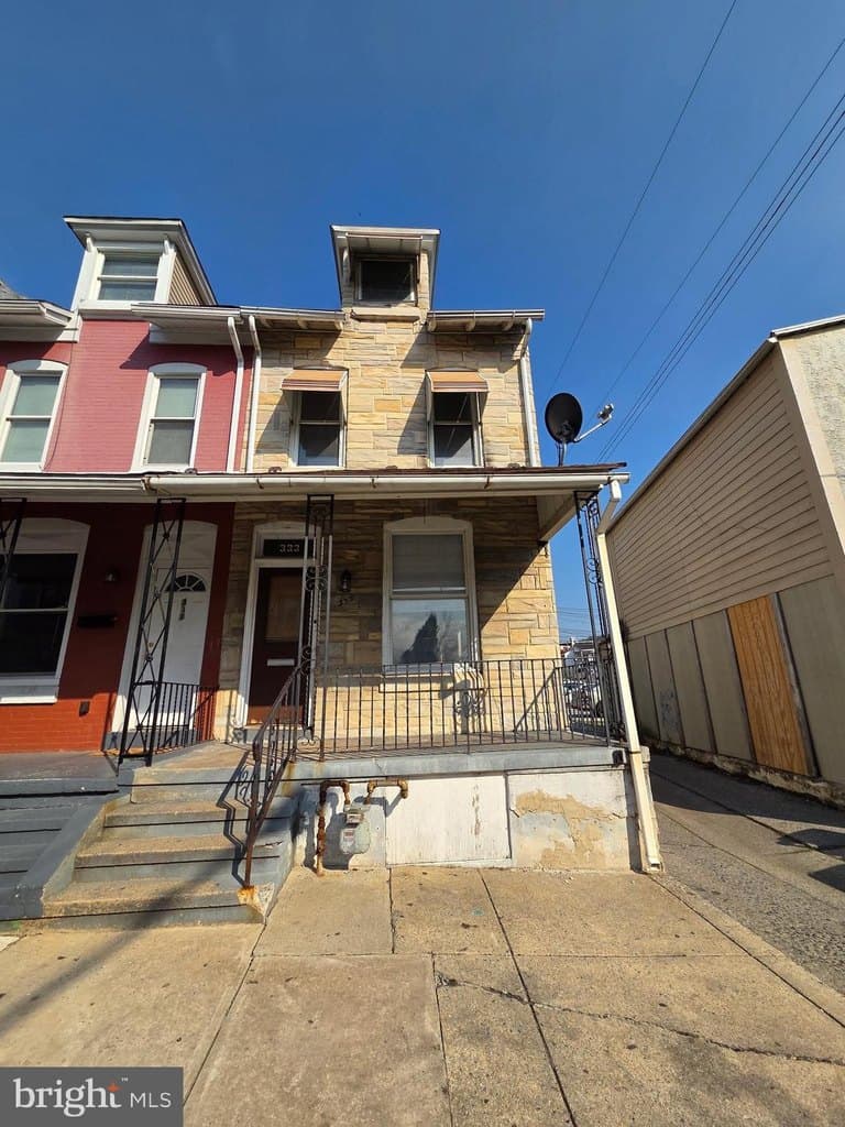 4 bedroom townhouse for sale at 333 S 17 1/2 St Reading 19602 - $169,900