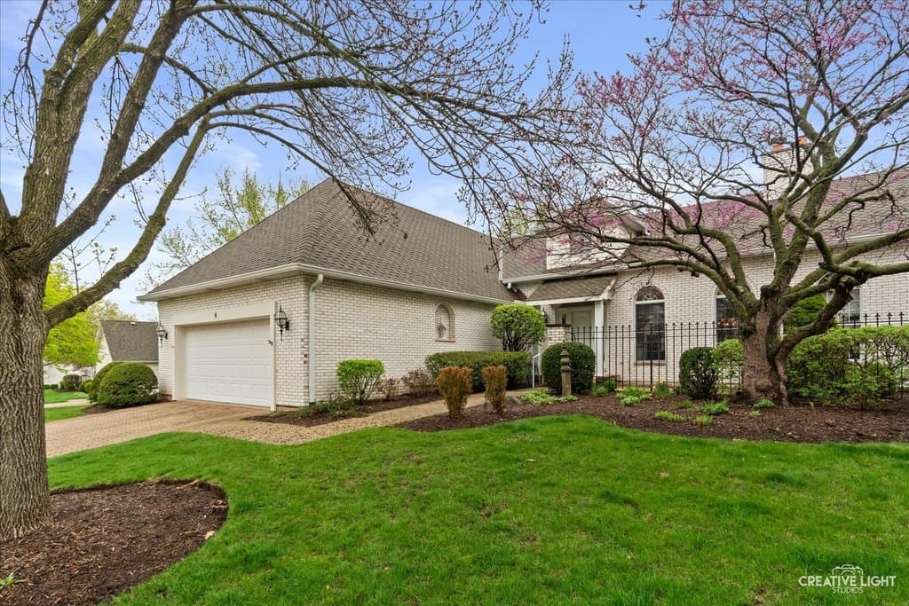 2 bedroom townhouse for sale at 6 Glengarry Ln Sugar Grove 60554 - $445,000