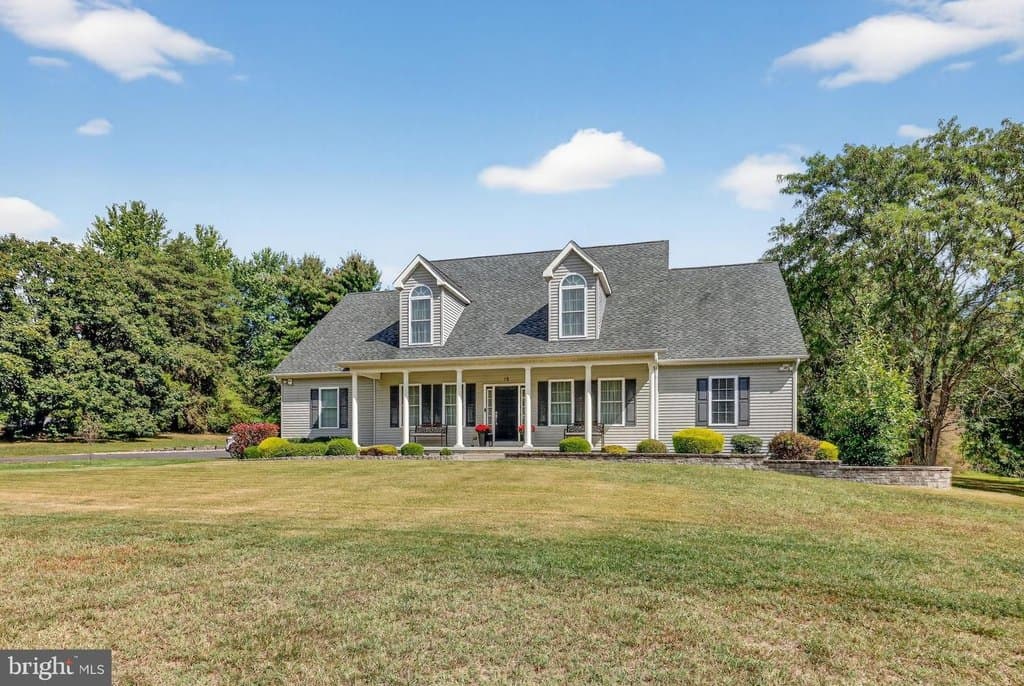 4 bedroom house for sale at 15 Laurel Ln Auburn - $649,000
