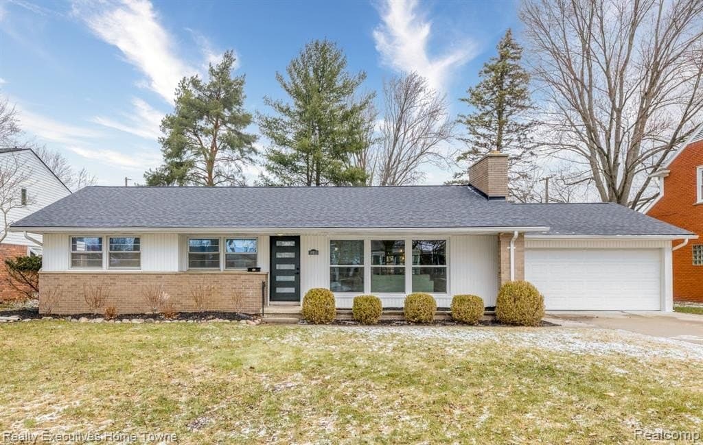 4 bedroom house for sale at 18910 Devonshire St Beverly Hills - $564,900