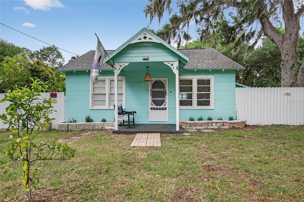 2 bedroom house for sale at 521 Michigan St Mount Dora 32757 - $359,900