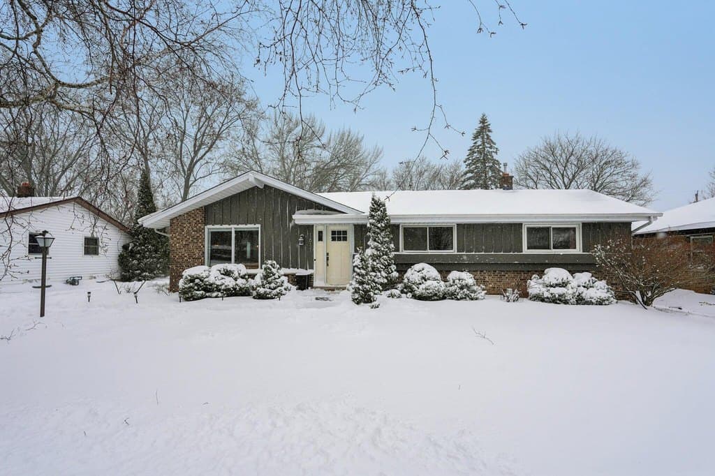 3 bedroom house for sale at 1611 17th Ave Grafton 53024 - $419,900