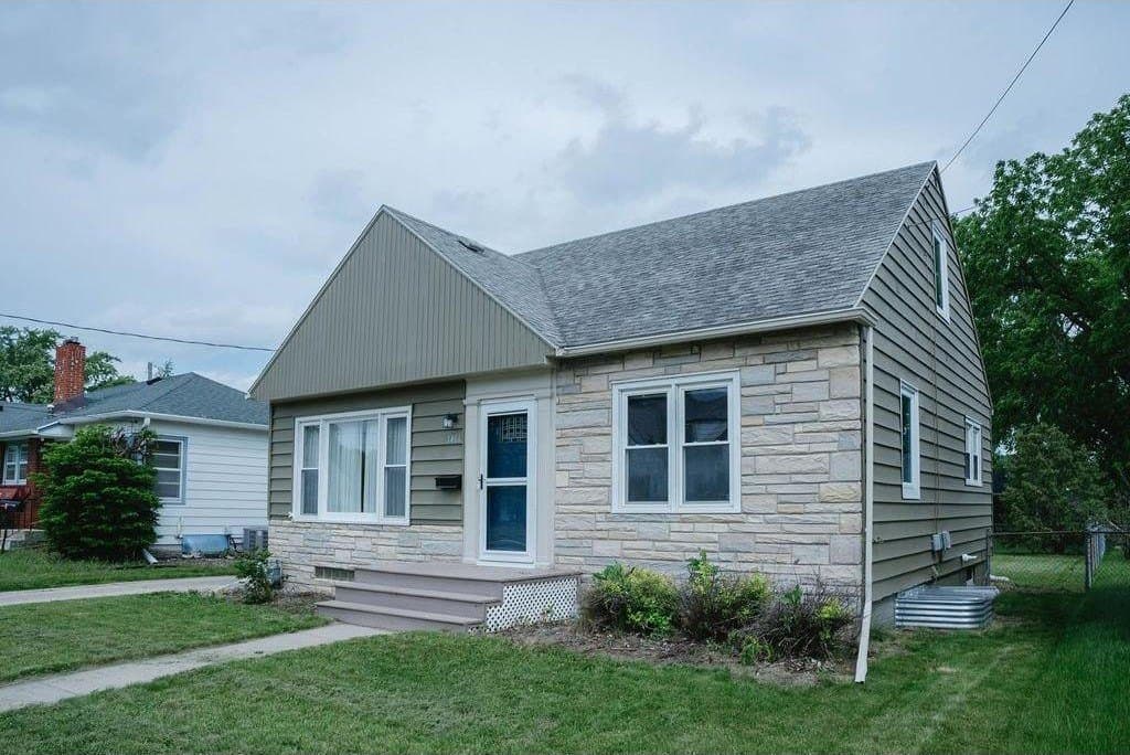 4 bedroom house for sale at 1411 3 1/2 St SE Rochester - $296,000