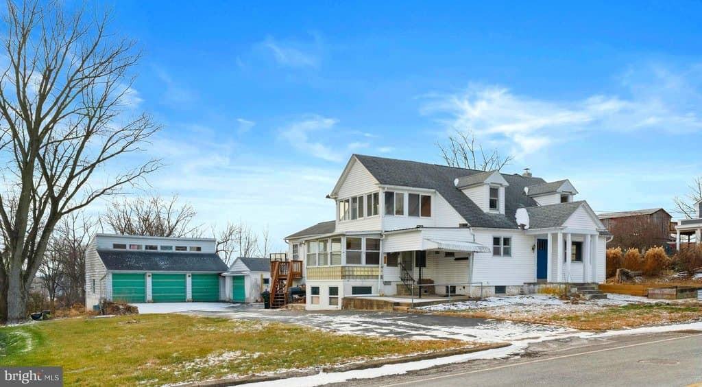 4 bedroom house for sale at 308 Hoffmansville Rd Bechtelsville - $400,000