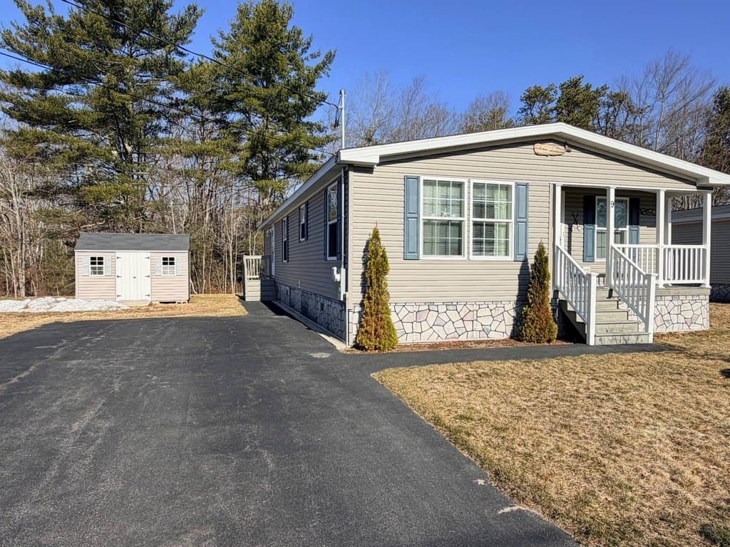 3 bedroom mobile home for sale at 9 Commodore Dr Biddeford - $199,900