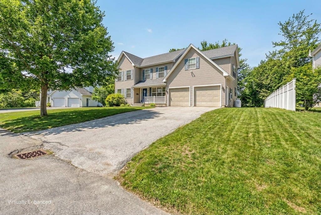 4 bedroom house for sale at 47 Fairways Bangor 04401 - $585,000