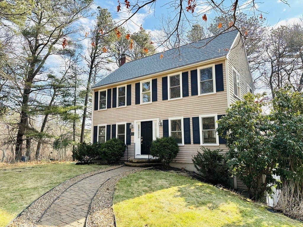 3 bedroom house for sale at 134 Kathleen Dr Plymouth 02360 - $849,900