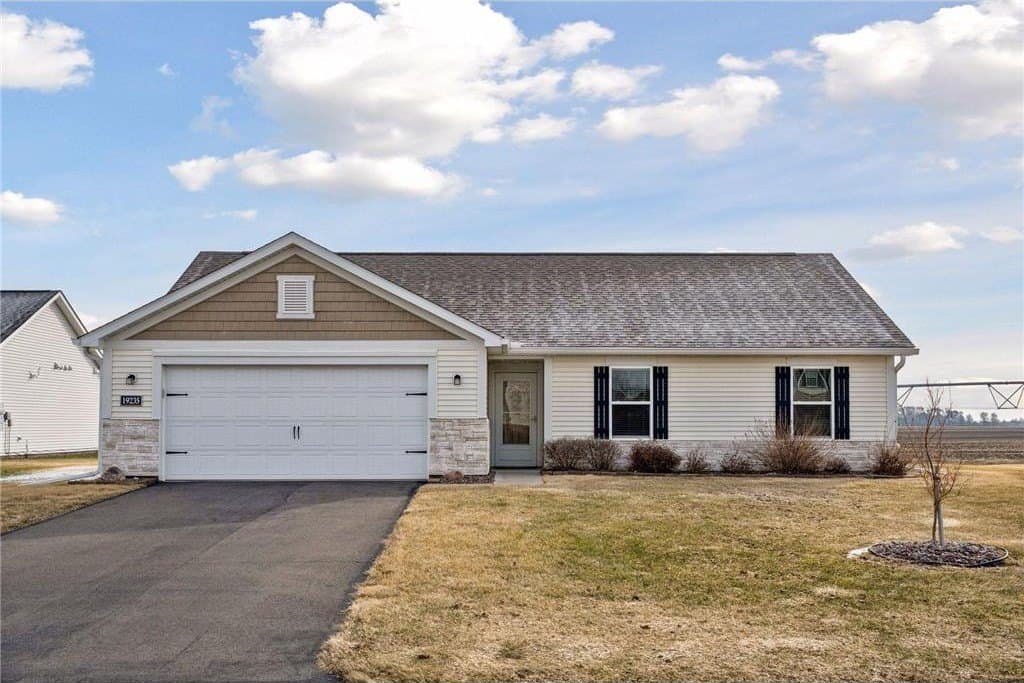 3 bedroom house for sale at 19235 Engle Wood Dr Big Lake - $325,000