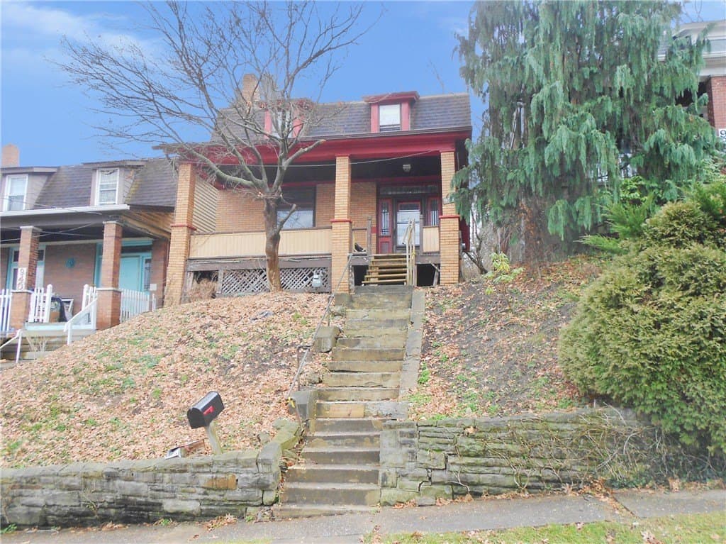 2 bedroom house for sale at 938 Saint Anne St Castle Shannon - $51,500