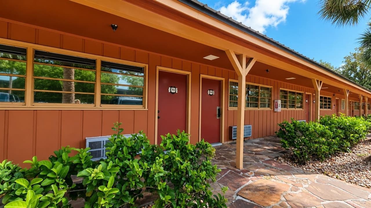 1 bedroom townhouse for sale at 3200 River Ranch Blvd #303 Pembroke Pines 33867 - $160,000