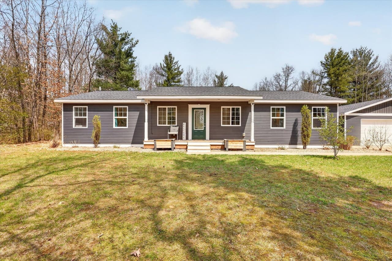 4 bedroom mobile home for sale at 20392 Gates Rd Allendale 49329 - $399,000