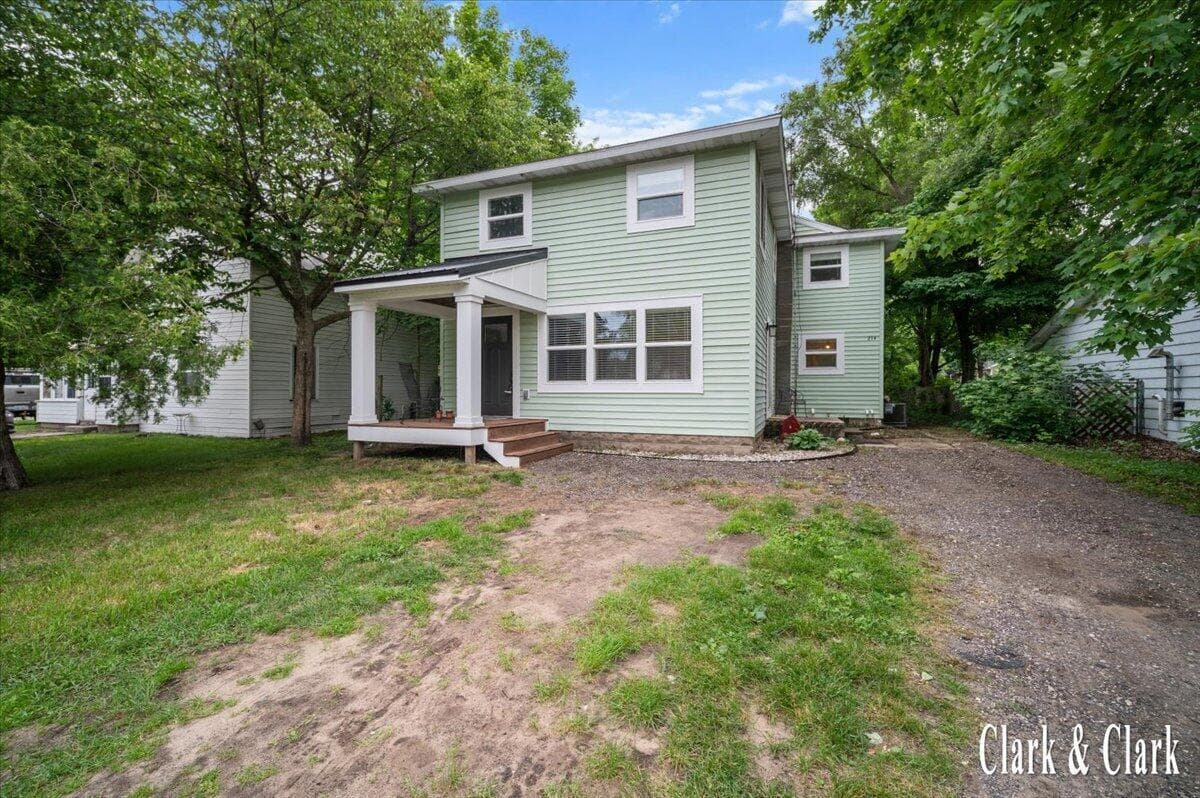 5 bedroom mobile home for sale at 214 N Lincoln St Allendale 49329 - $319,900