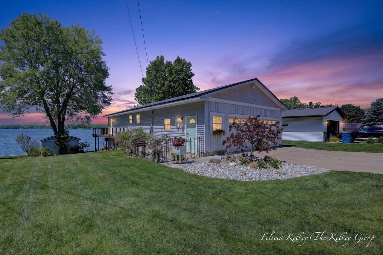 3 bedroom mobile home for sale at 17230 Warrior Dr Allendale 49329 - $529,900