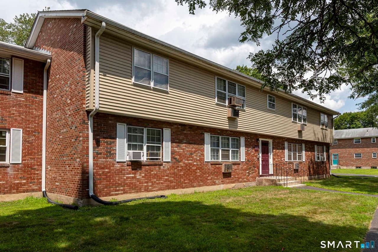 2 bedroom townhouse for sale at 1087 Blue Hills Ave Unit C Bridgeport 06002 - $125,000