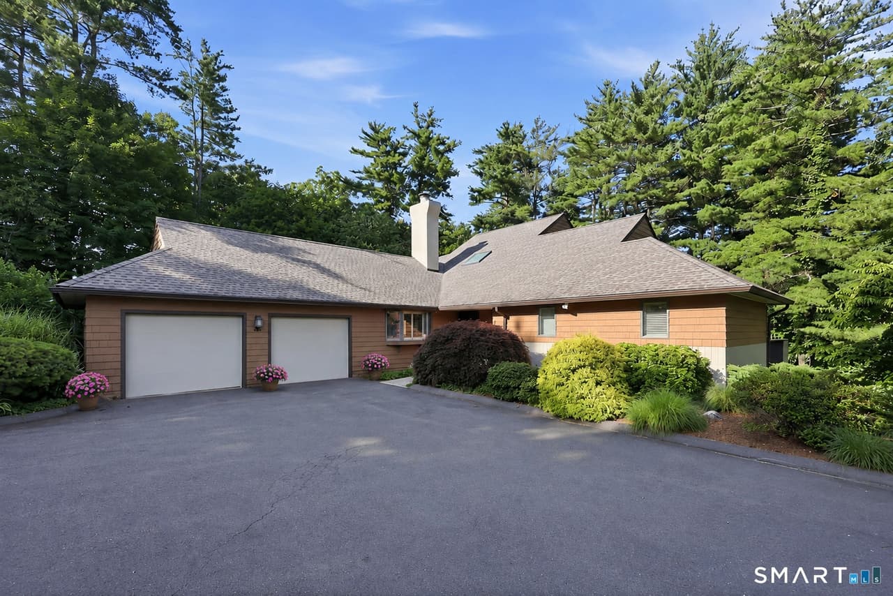 4 bedroom townhouse for sale at 38 Cary Ln #38 Bridgeport 06002 - $729,000