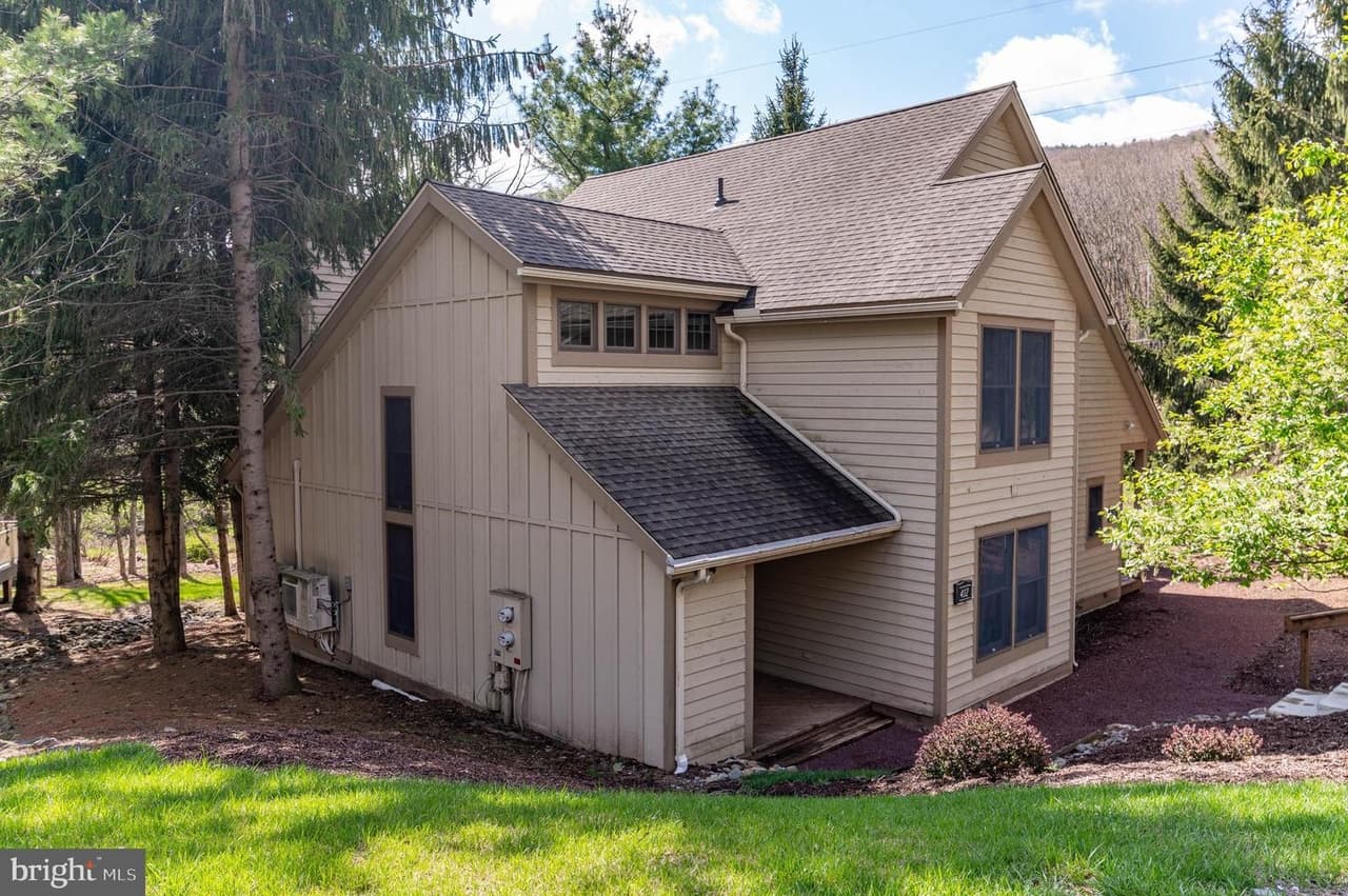 3 bedroom condo for sale at 412 Hickory Dr Franklin Park 18372 - $335,000