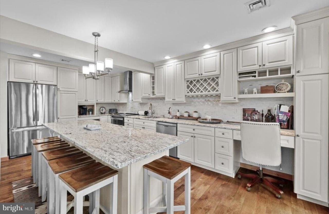 4 bedroom condo for sale at 155 Pine Ct Unit E Franklin Park 18372 - $439,000
