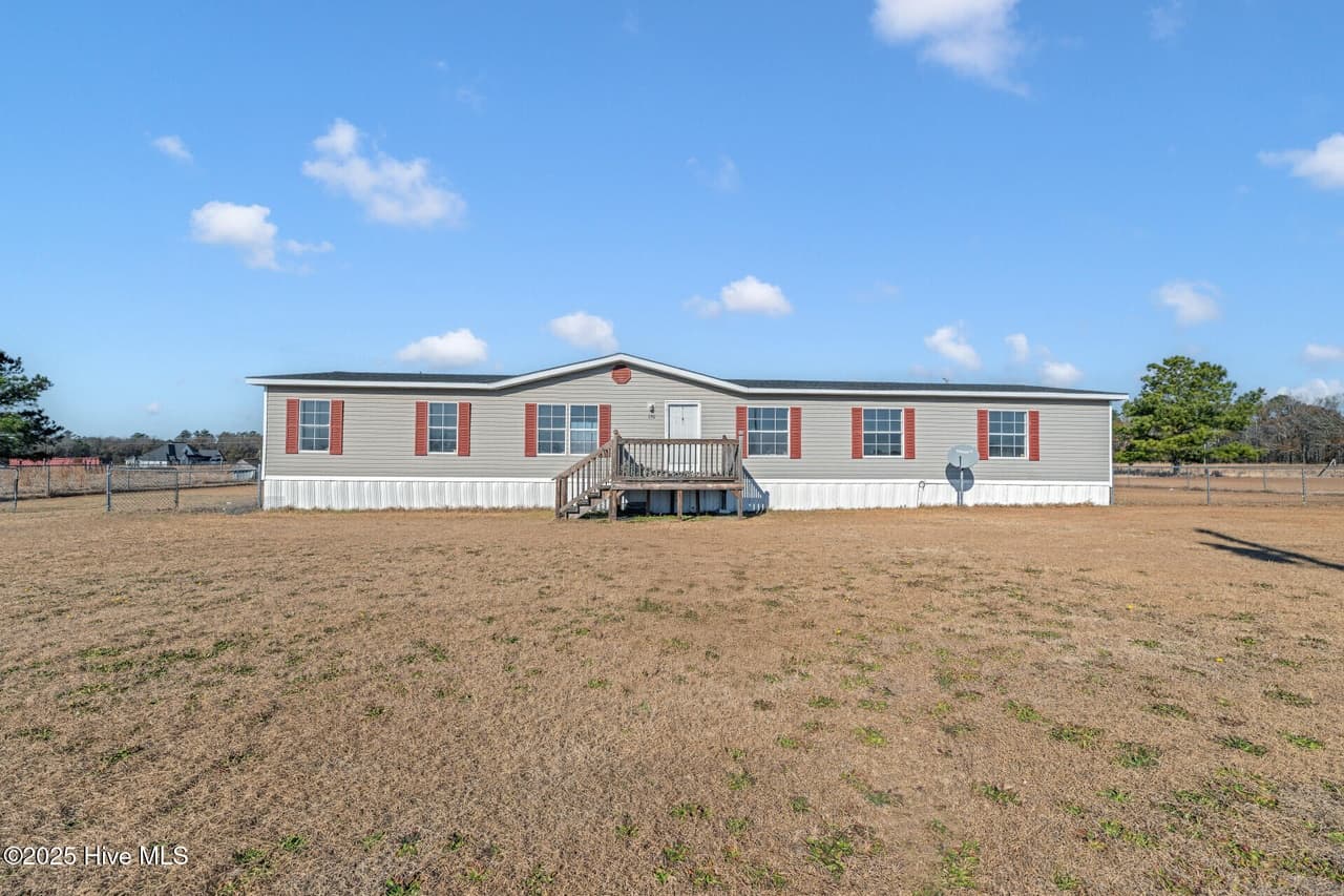 4 bedroom home for sale at 130 Moccasin Trl Mount Olive 28386 - $199,900