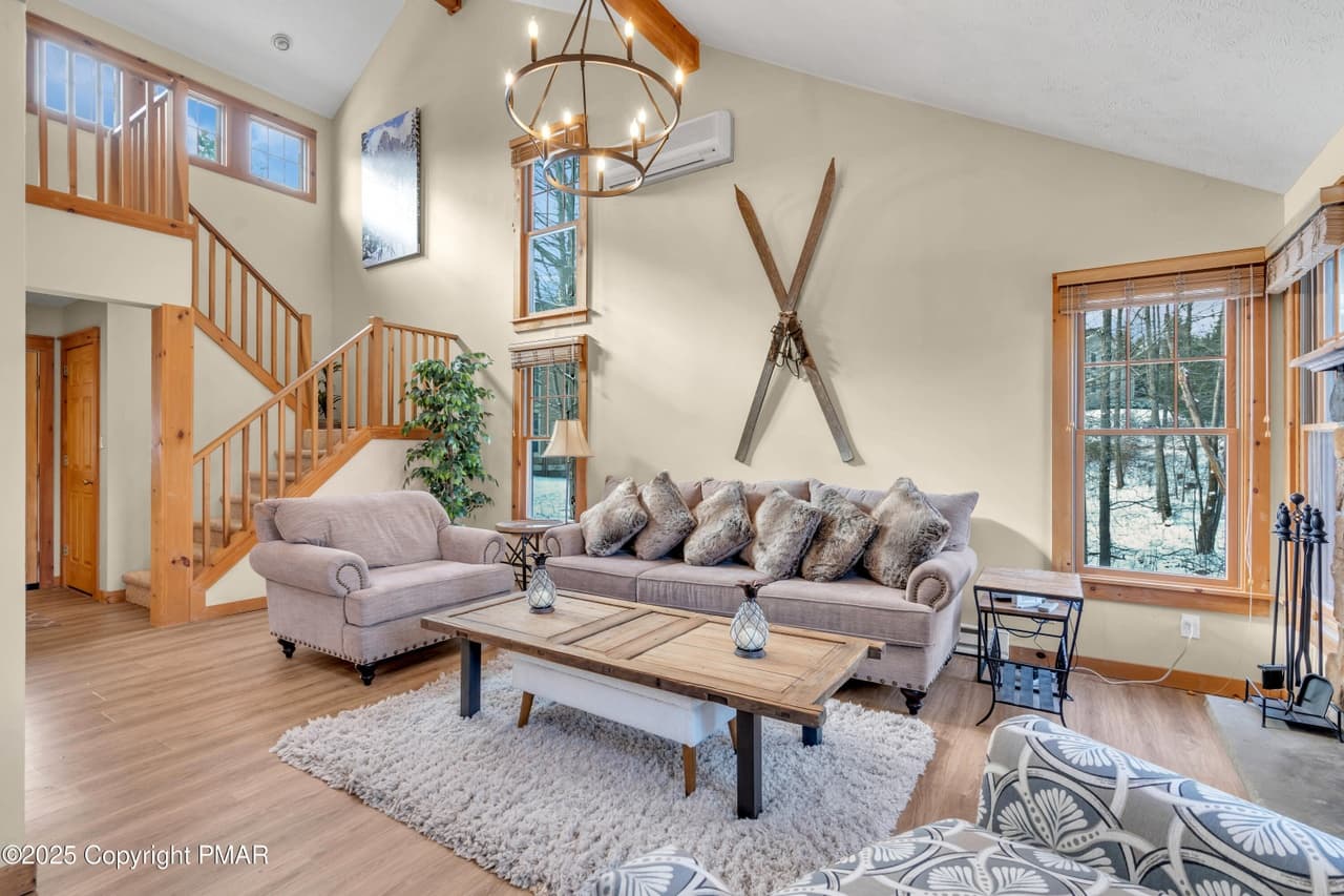 3 bedroom condo for sale at 163 Pine Ct Franklin Park 18372 - $323,900