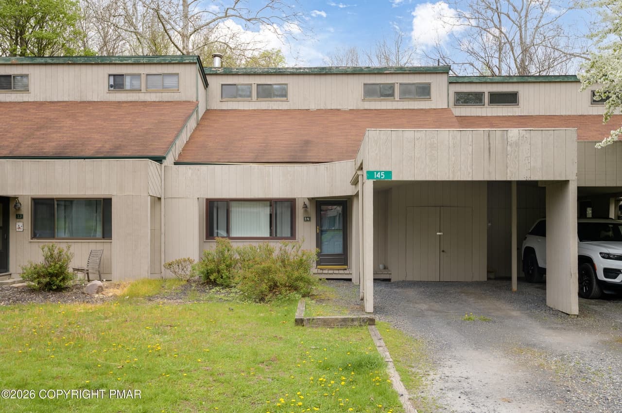 3 bedroom condo for sale at 145 Ridge Dr Franklin Park 18372 - $210,000