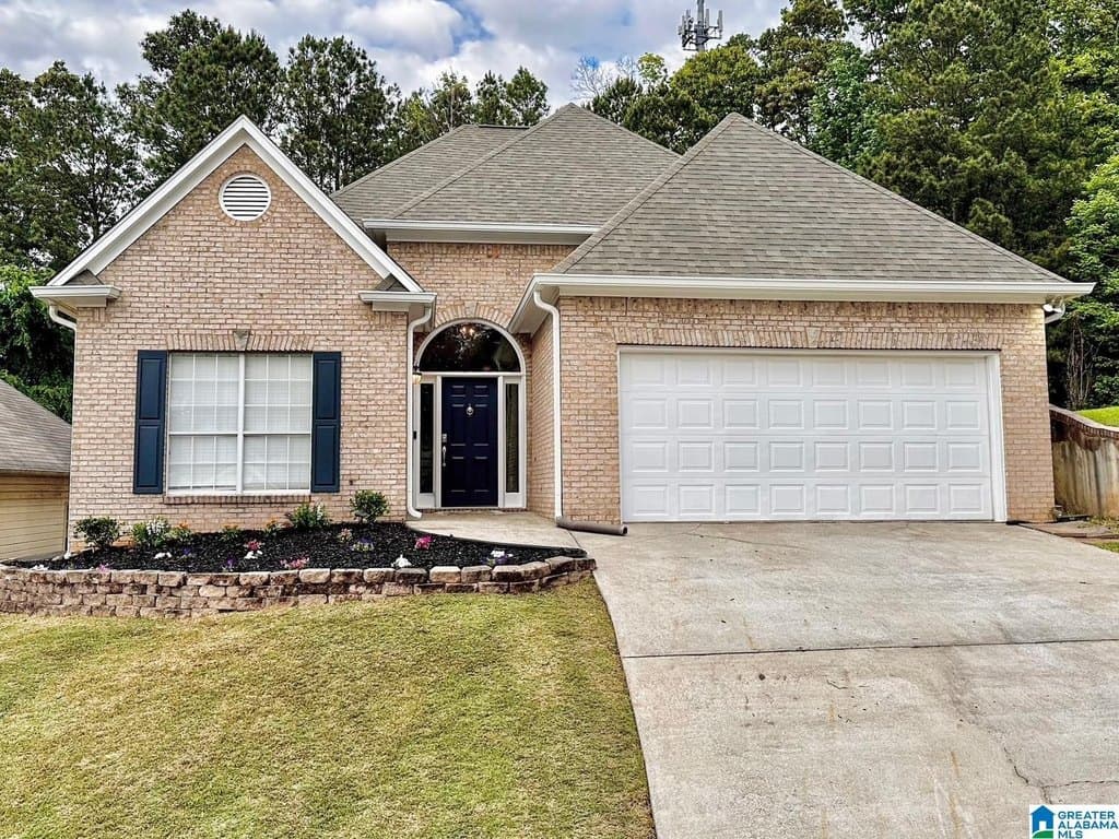 4 bedroom house for sale at 106 Amanda Pl Pelham 35124 - $380,000