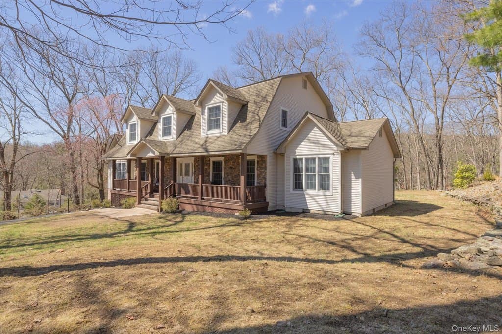 5 bedroom house for sale at 4 Cristin Ct Stony Point 10980 - $979,000