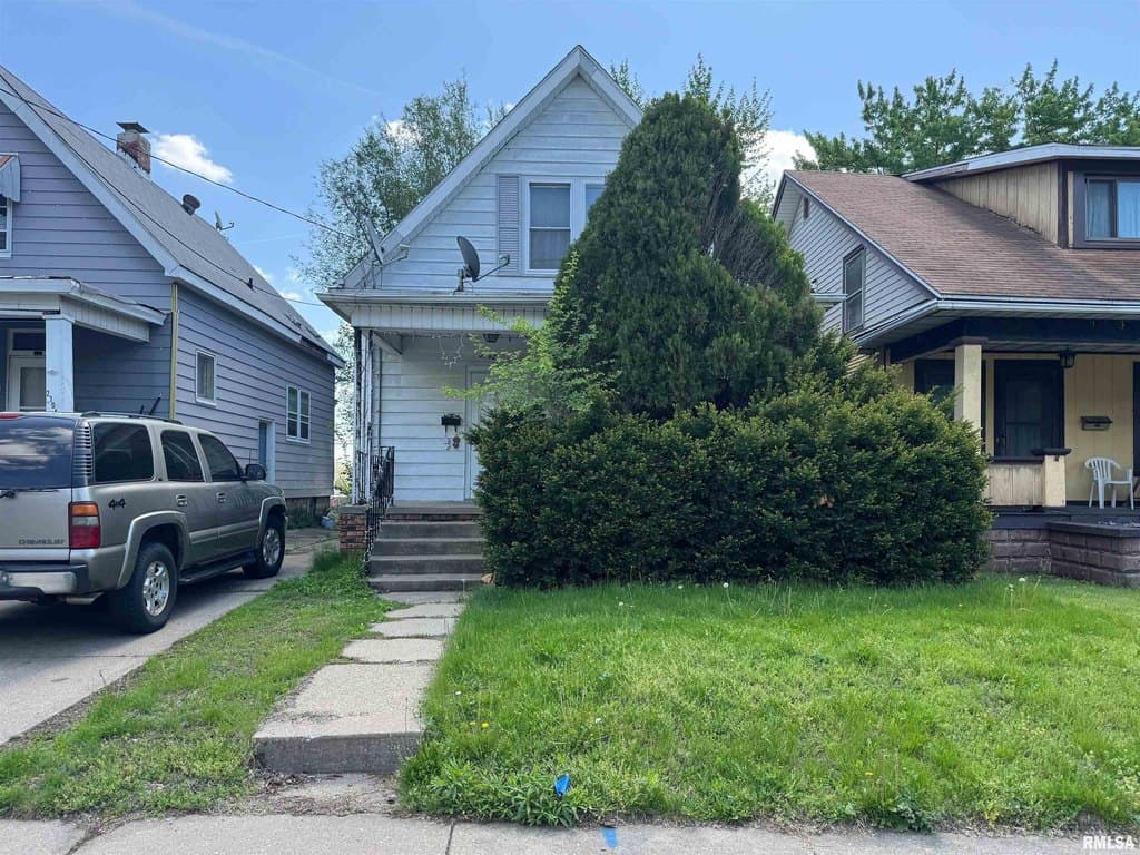 2 bedroom house for sale at 2702 NE Madison Ave Peoria 61603 - $26,900