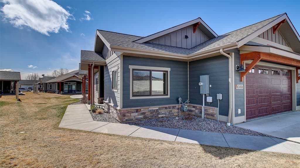 3 bedroom townhouse for sale at 4045 Valley View Ct Unit A Missoula - $589,900